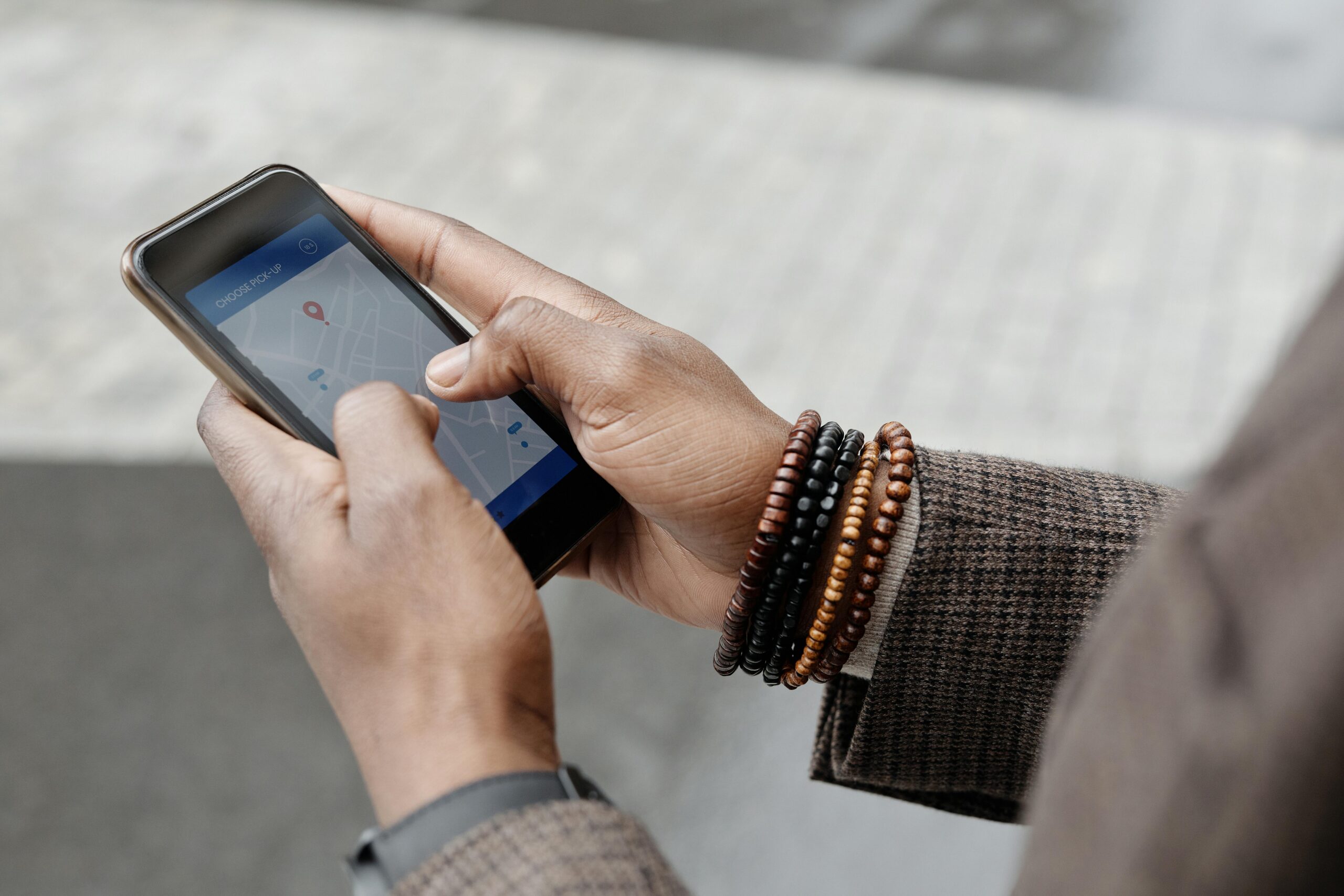 Como evitar golpes ao comprar um celular usado